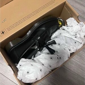 DR MARTENS ADRIAN SMOOTH LEATHER TASSEL LOAFERS BLACK (WOMENS SIZE 7)